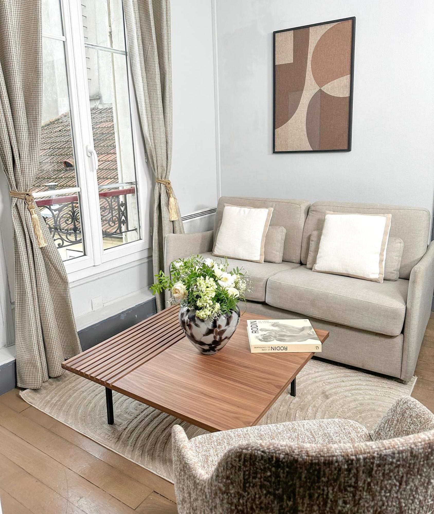 Stunning Apartment Near Eiffel Tower Париж Екстер'єр фото