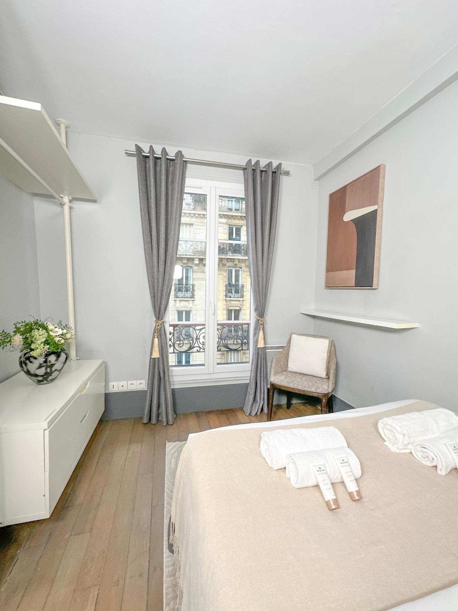 Stunning Apartment Near Eiffel Tower Париж Екстер'єр фото