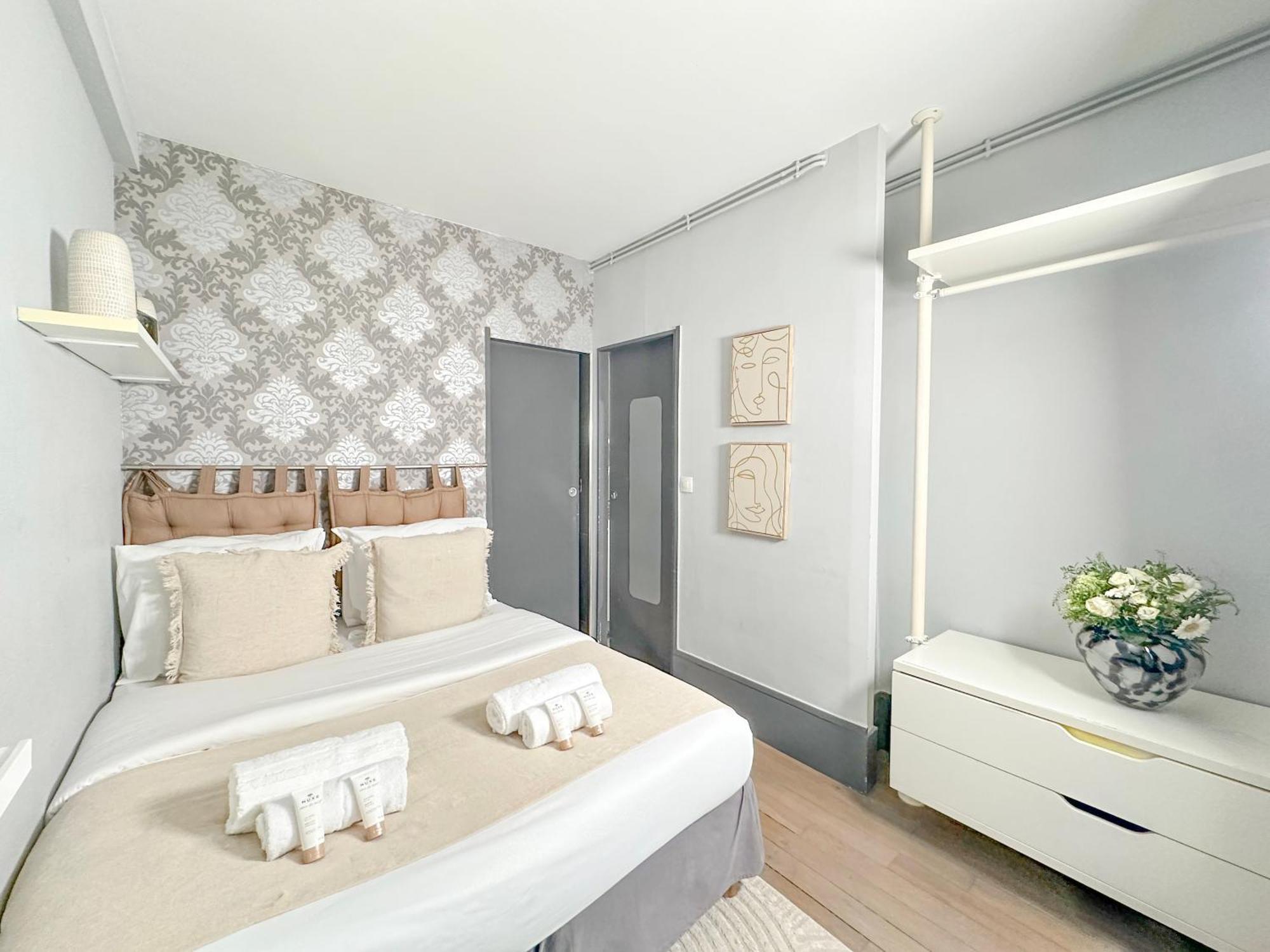 Stunning Apartment Near Eiffel Tower Париж Екстер'єр фото