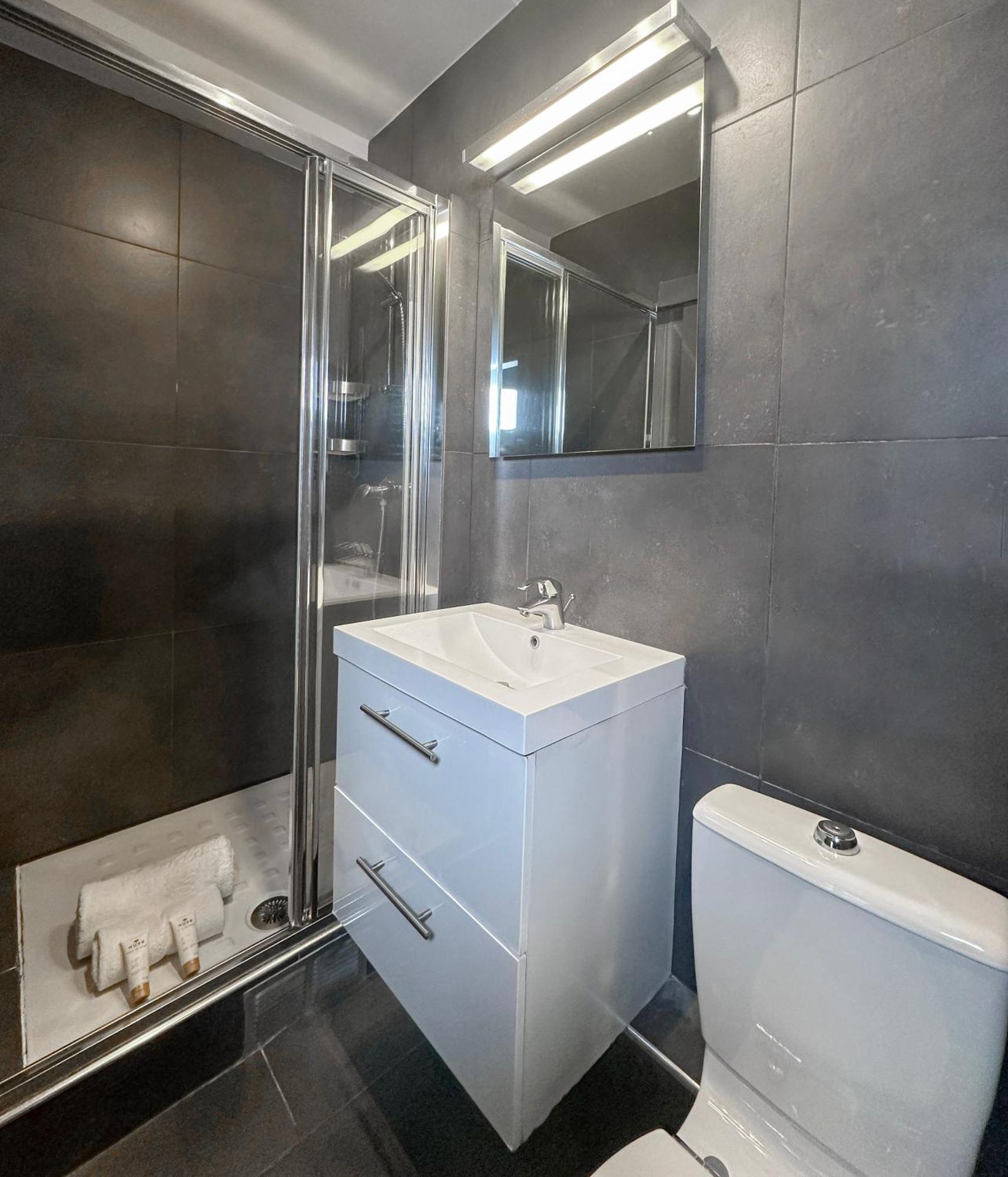 Stunning Apartment Near Eiffel Tower Париж Екстер'єр фото