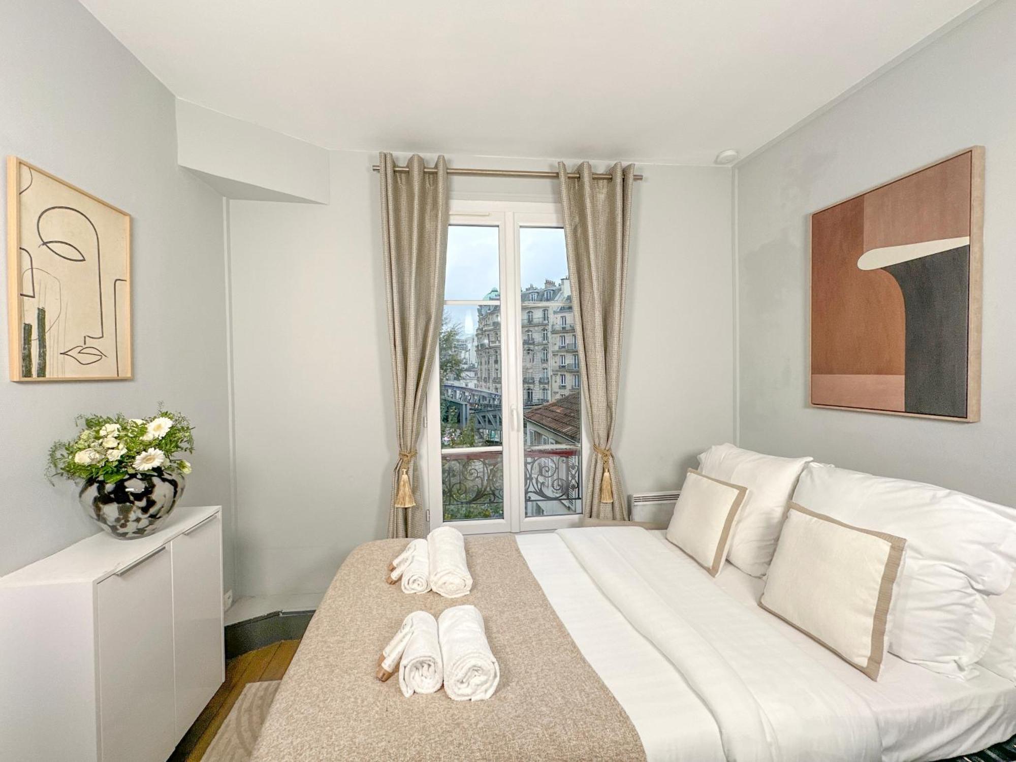 Stunning Apartment Near Eiffel Tower Париж Екстер'єр фото