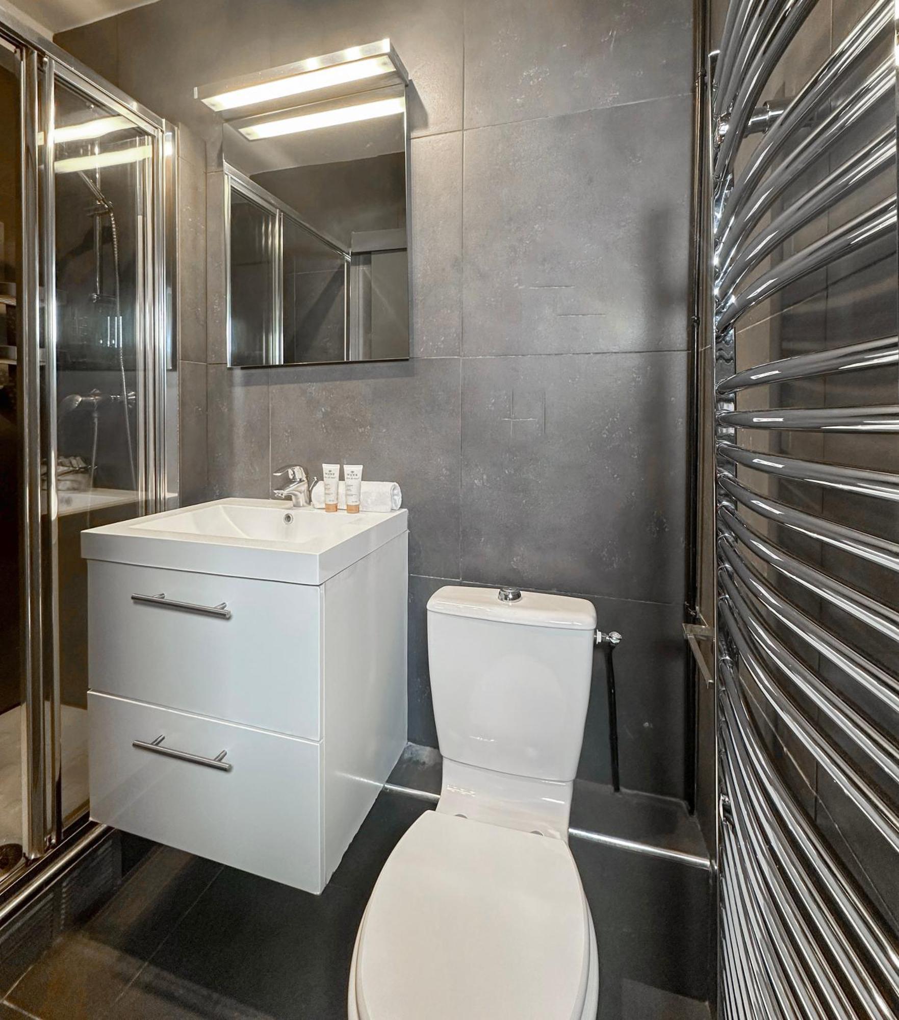 Stunning Apartment Near Eiffel Tower Париж Екстер'єр фото